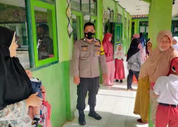 Polsek Cikoneng Lakukan Evaluasi Vaksinasi 6 – 11 Tahun di Gelar Sejumlah Sekolah Wilayah Cikoneng