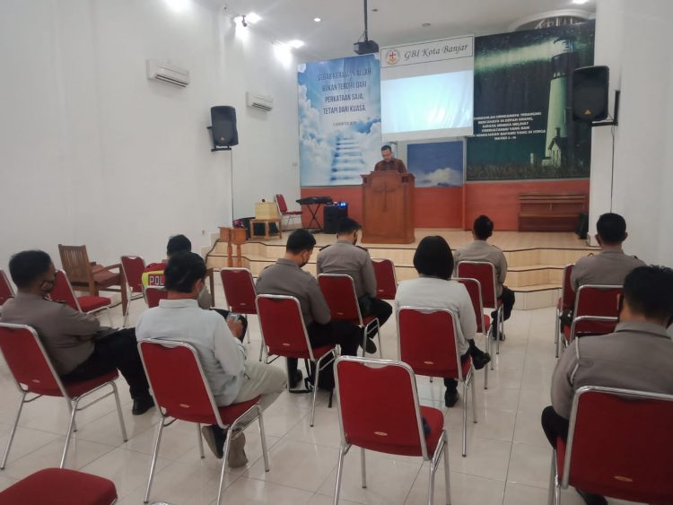 Polres Banjar Gelar Binrohtal Bagi Personel Muslim dan Nasrani