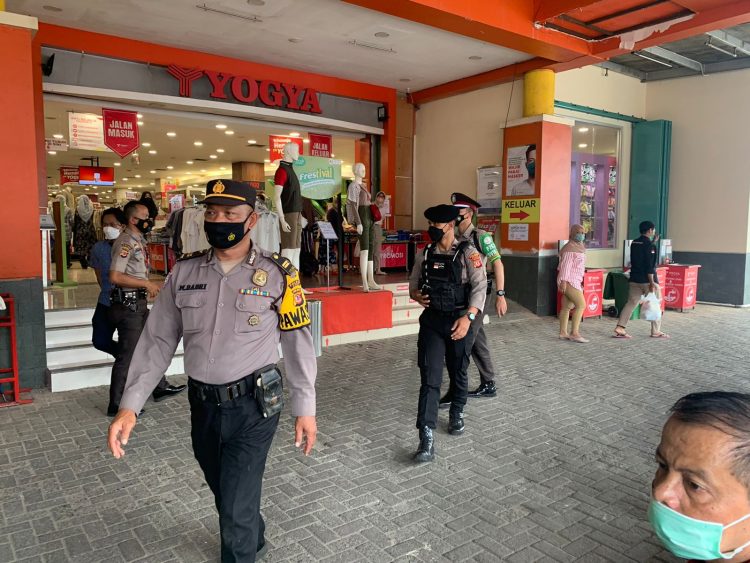Kepolisian Resor Ciamis Polda Jabar Laksanakan Pemantauan Kerumunan Masyarakat Di Pusat Kota