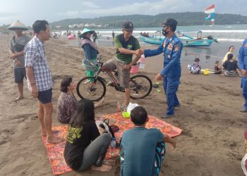 Sat Pol Airud Polres Ciamis Lakukan Patroli Pengamanan Dipantai Pangandaran