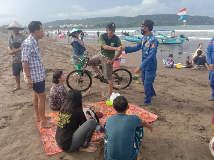 Sat Pol Airud Polres Ciamis Lakukan Patroli Pengamanan Dipantai Pangandaran