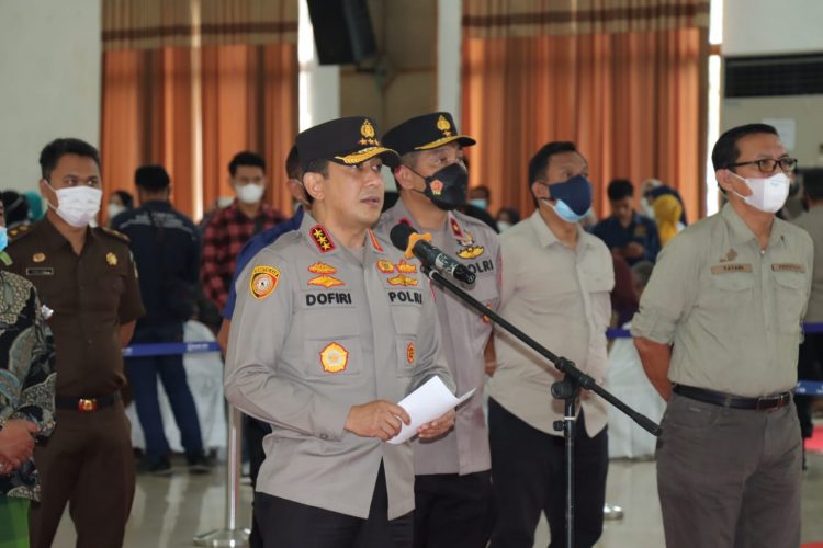 Kabaintelkam Polri Pimpin Langsung Video Conference Dari Gerai Vaksinasi Serentak Indonesia di Islamic Center Ciamis