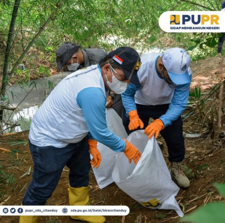 Peringati HAD 2022 BBWS Citanduy Bersih-bersih Sungai Cilaca