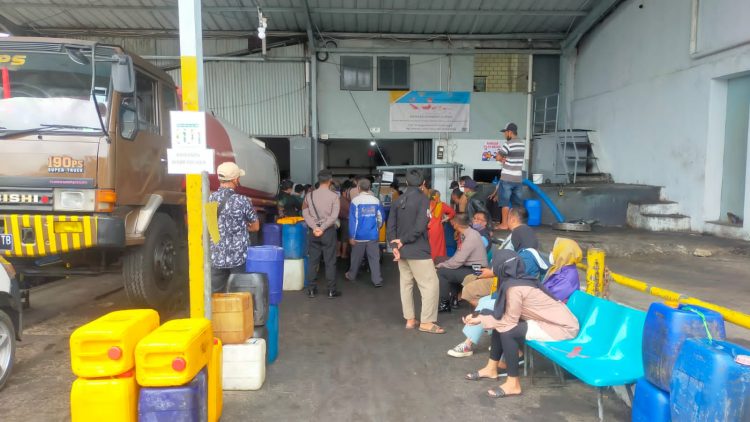 Kepolisian Resor Ciamis Giat Pemantauan Kerumunan Dilokasi Distributor Minyak Goreng