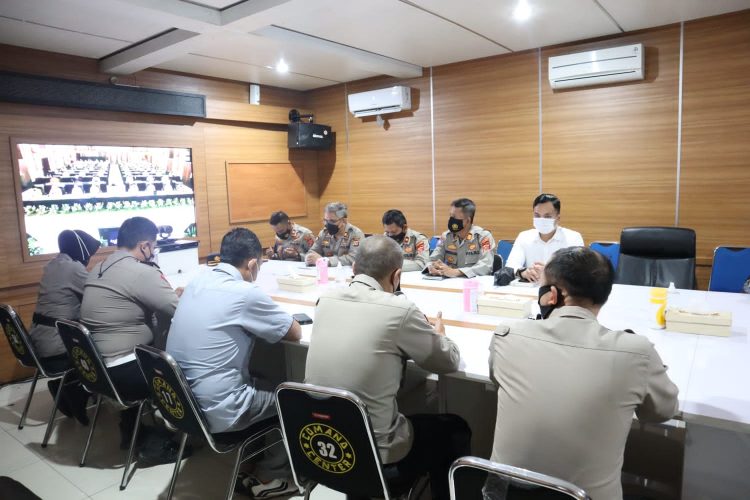 Kapolres Ciamis Mengikuti Vidcon Bersama Kapolri Dalam Rangka Hadapi Idul Fitri 2022