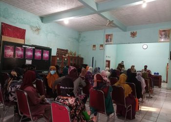 Guna Berikan Rasa Aman Pada Warga Penerima  BST Serta Subsidi Minyak Goreng Kini Personel Polsek Cipaku Lakukan monitoring