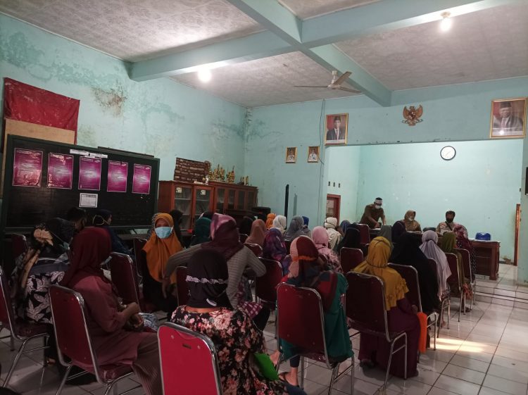 Guna Berikan Rasa Aman Pada Warga Penerima BST Serta Subsidi Minyak Goreng Kini Personel Polsek Cipaku Lakukan monitoring
