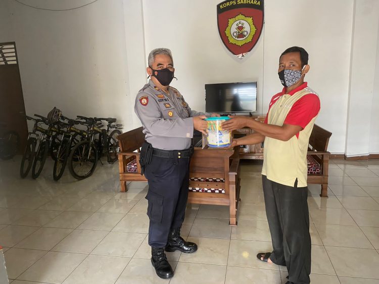 Polres Ciamis Polda Jabar Bagikan Bingkisan Lebaran Pada Mitra Kamtibmas