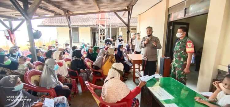 Polres Ciamis Polda Jabar Salurkan Bantuan Tunai Pedagang Kaki Lima Warung Nelayan (BT- PKL-WN) di Wilkum Polsek Pamarican