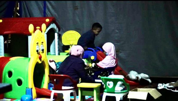 Beristirahat di Rest Area Cijolang Banjar, Pemudik Diberi Makanan dan Minuman