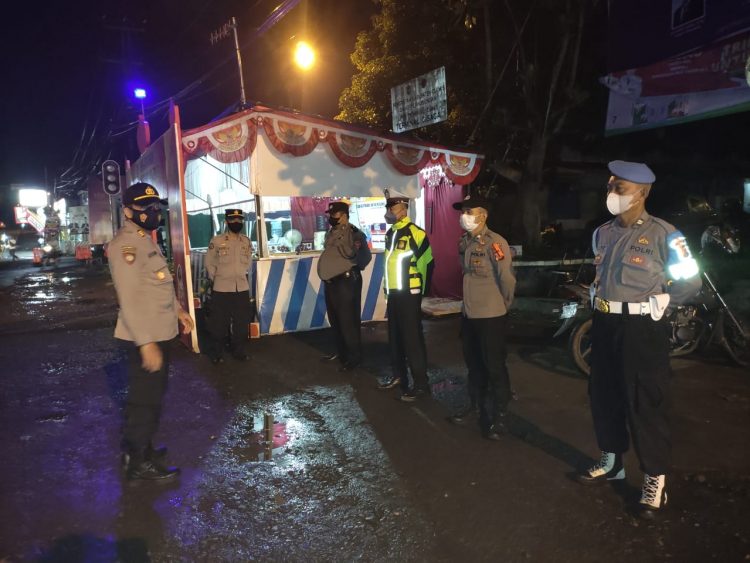 Personel Polres Ciamis Giat Apel Pagi di Pos Pam Simpang Tiga Cisaga