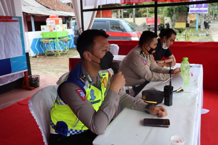 Dari Pos Yan Cihaurbeuti Kini Personel Polres Ciamis Himbau Bagi Pengendara Agar Selalu Berhati- hati