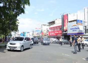 Polres Ciamis Polda Jabar Lakukan Rekayasa Arus Lalin Kendaraan Yang Menuju Barat Melalui Ciamis