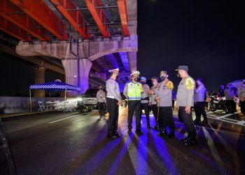 Kapolri Tinjau Langsung Tol Cikampek, Pastikan One Way-Contraflow Berjalan Lancar