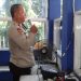 Personel Pos Pam Sindangkasih Polres Ciamis Berikan Himbauan Pada Pengguna Jalan Agar Berhati-hati Dalam Berkendara