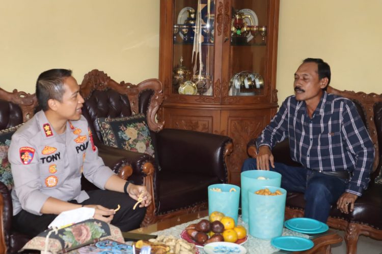 Sambut Hari Bhayangkara ke 76, Polres Ciamis Polda Jabar Giat Anjangsana Ke Purnawirawan Dan Warakawuri
