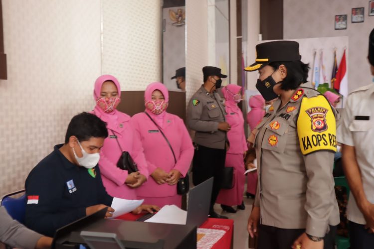 Sambut Hari Bhayangkara Ke-76, Polres Banjar Gelar Pengobatan Gratis dan Vaksinasi serta Bagikan Doorprize