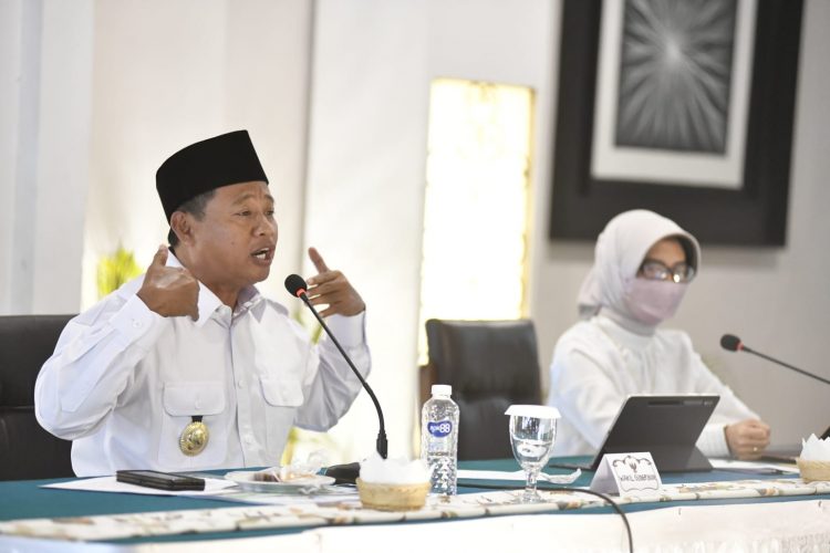 Hadiri Rapat Evaluasi Progres Hasil Pengadaan Barang dan Jasa T.A 2022 , Wagub Jabar” Terkait Tender, Perangkat Daerah Harus Perhatikan Administrasi dan Kelayakan perusahaan.