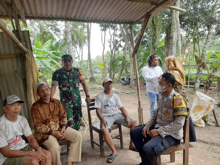 personel Polsek Langensari Polres Banjar Giat Silaturahmi Dengan Warga Desa Waringinsari