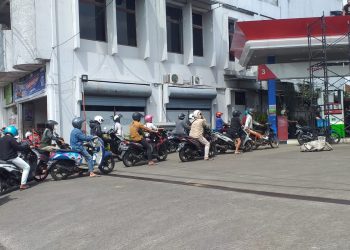 Polsek Banjar Polres Banjar Giat Pemantauan Situasi SPBU Pasca Kenaikan Harga BBM