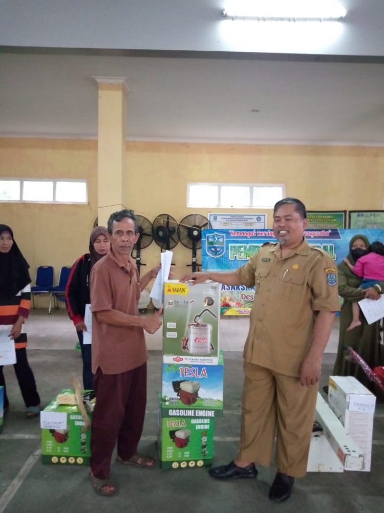 Kepala Desa Jajawar Kota Banjar Berikan Bantuan Modal Untuk Poktan Melalui Program Pemberdayaan Dari DD Tahun 2022