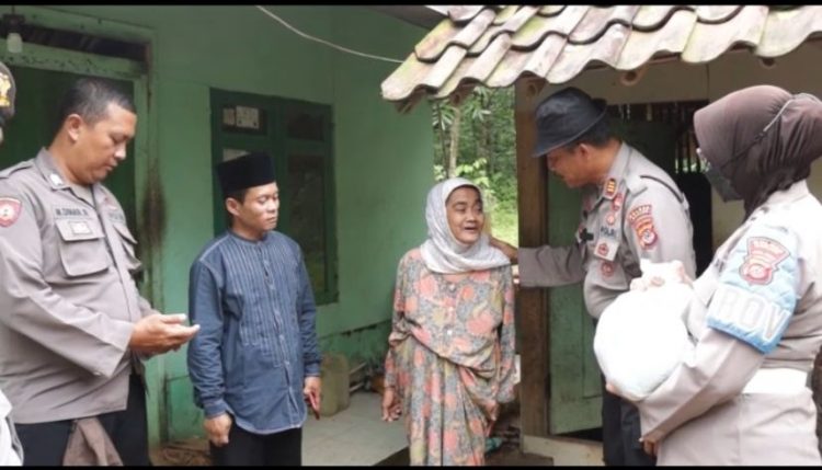 Ibu Upi Memenuhi Kebutuhan Sehari-harinya Mengandalkan dari Bantuan