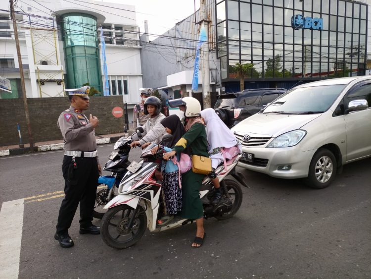 Dalam Rangka Ops Keselamatan Lodaya 2023, Sat Lantas Polres Banjar Imbau Masyarakat Disiplin dalam Mematuhi Peraturan Lalu Lintas