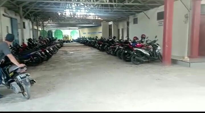 Seorang Juru Parkir Tewas di Tempat, Usai Berkelahi Dengan Sopir Box di Area Parkiran.