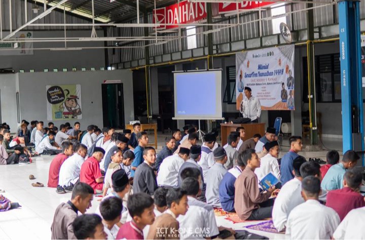 Ribuan Siswa SMK Negeri 1 Kawali Antusias Mengikuti Program SmarTren 1444 H