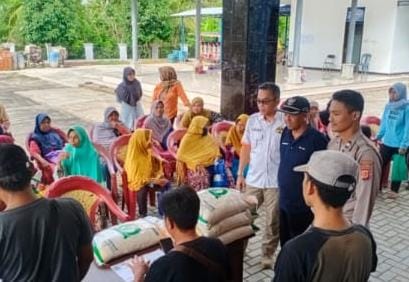 Polres Ciamis Monitoring Penyaluran Bantuan Beras Ketahanan Pangan ke 393 KPM di Desa Bantarsari
