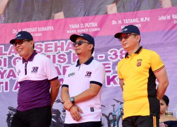 Wakapolres Ciamis Bersama Dandim 0613 serta Bupati Hadiri Jalan Sehat Peringati Hari Jadi di Lapang Desa Sukanegara Lakbok