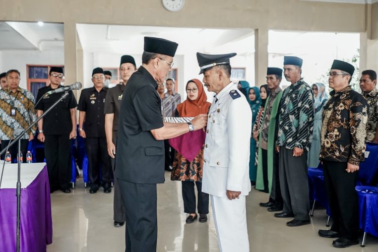 Bupati Ciamis Lantik Kades PAW Desa Sindang Asih Kecamatan Banjarsari