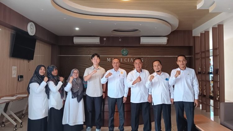 Volunteer Asal Amerika Serikat Mr. Ben Lee Akan Mengajar Bahasa Inggris Selama 2 Tahun di MAN 1 Darussalam Ciamis