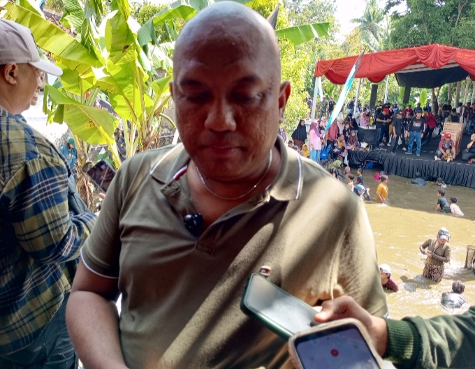 Sera Sani Foundation Gelar Pesta Rakyat Bersama TNI Adakan Bakti Sosial, Ngubyag Balong Dengan Warga.