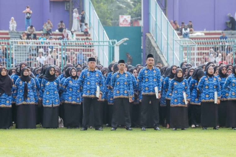 Bupati Ciamis Serahkan SK PPPK Paruh Waktu kepada 3.554 Pegawai di Stadion Galuh