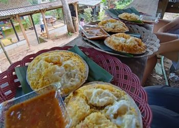 Yu kita ngintip’!! Kuliner Malam Minggu di Cirahong: Dengan Ciri Khas Surabi Telur Lezat dan Suasana Hangat