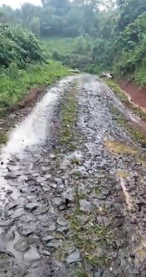 Jalan Cirengrak Cipatujah Rusak Berat, Warga Nagrog Desak Pemkab Untuk Perbaikan