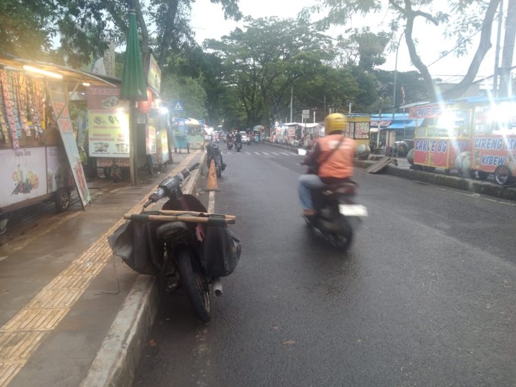 Kondisi Jalan Dadaha Tuai Kritik, Warga Minta Pemkot Tasikmalaya Segera Lakukan Kerja Nyata.
