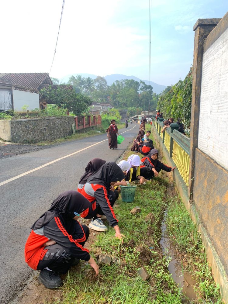 Sambut Ramadhan 2026, SDN III Sindangherang Gelar Sabtu Bersih dan Tanamkan Pendidikan Karakter