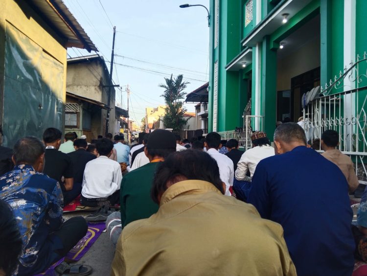 Harmoni Idul Fitri di Tasikmalaya: Ribuan Warga Gunung Kijulang dan Gunung Huma Bersatu dalam Khidmat dan Kebersamaan