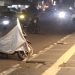 Di Bawah Cahaya Lampu Jalan yang Redup, Perjuangan Sunyi Seorang Penyandang Disabilitas Menyentuh Hati Kota