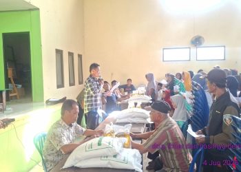 Ribuan Warga Desa Sarimanggu Terima Bantuan Pangan, Kades Tegaskan Tidak Ada potongan.
