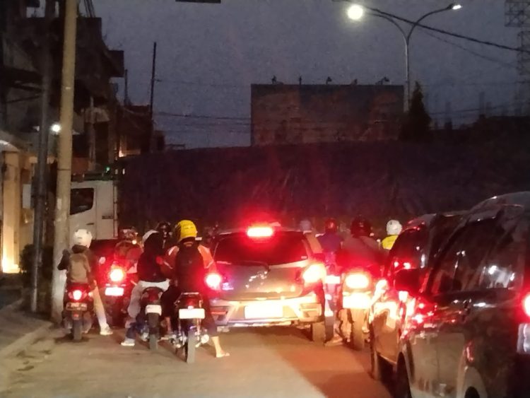 Jalur Hijau Disorot, Truk Industri Diduga Picu Kemacetan Kronis di Jalan Nagawangi