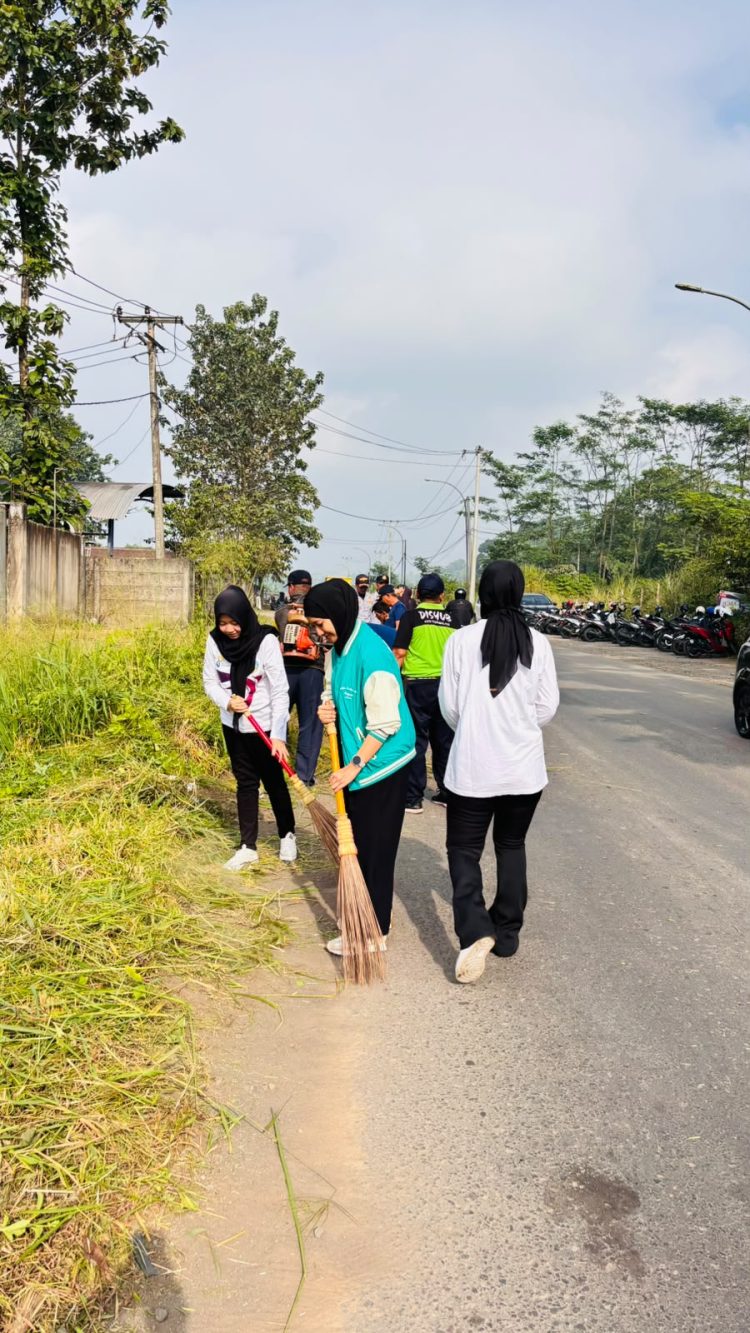 Jumsih Serentak di Jalan Mangin, Pemkot Tasikmalaya Perkuat Budaya Bersih dan Gotong Royong