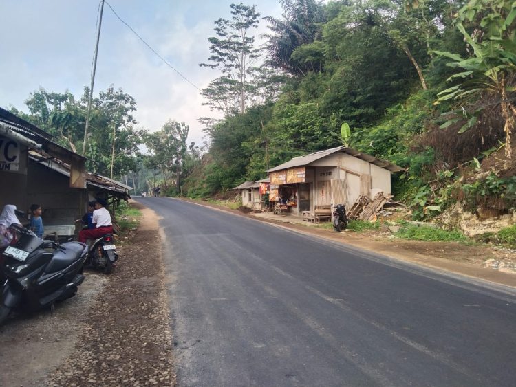 Jalan Cikatomas–Salopa Kini Mulus, Warga dan Sopir Angkutan Apresiasi Kepemimpinan Bupati Tasikmalaya