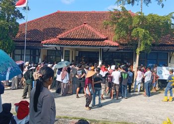 Warga Cibongas Datangi Kantor Kecamatan Pancatengah, Pertanyakan Dugaan Jalan Tak Masuk Program Perbaikan