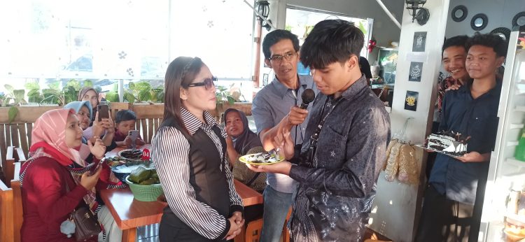 Billal Surya Zihara, Putra dari Kepala Biro Media Patroli, Ajeng Shopia Zihara Rayakan Ultah Ke 17 di RM Saung Daun Padaherang