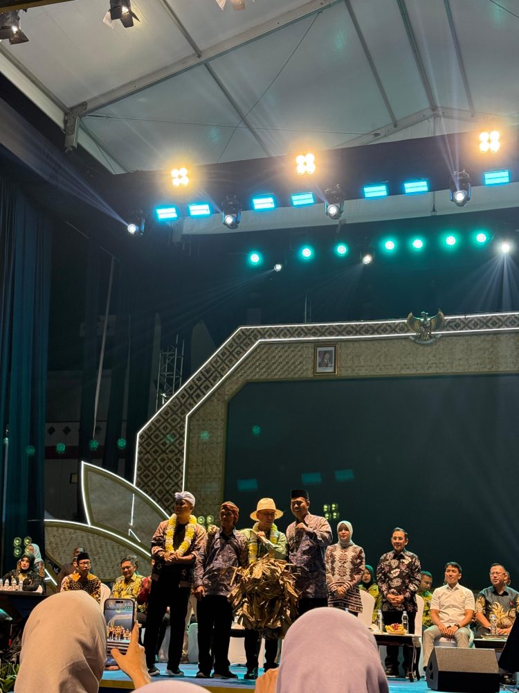 Tampil Kompak, Kontingen Desa Cimanuk Cikalong Kenalkan Khas Daerah “Gulampo” di Jayantara Priangan Timur
