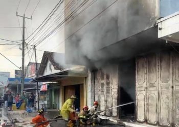 Kebakaran Hebat Kios Elektronik Sinar Palapa Banjarsari, 5 Mobil Damkar Dikerahkan, Listrik Sempat Dipadamkan