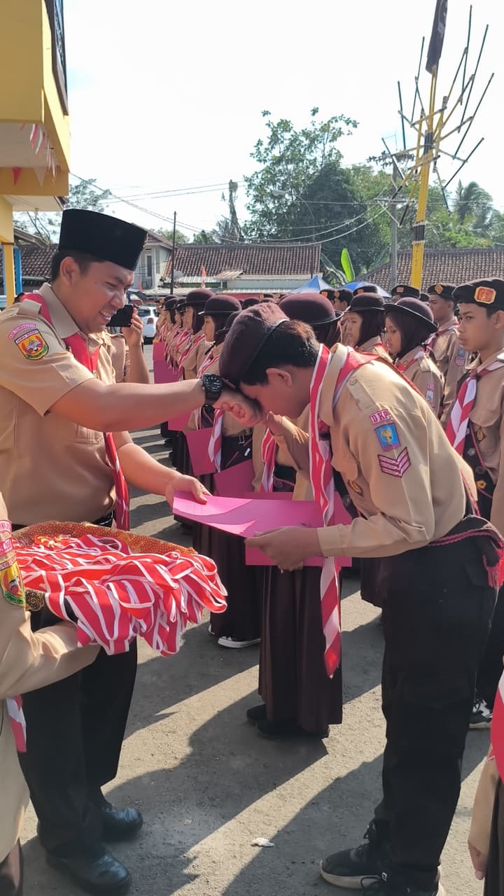 Ribuan Pramuka Karangnunggal Peringati Hari Pramuka ke-65, Tanda Garuda Disematkan kepada Penggalang dan Penegak